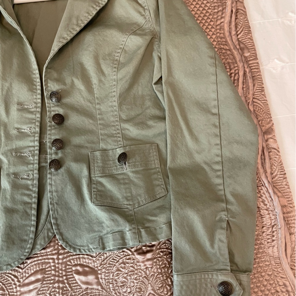 Blazer - Picture 3 of 8